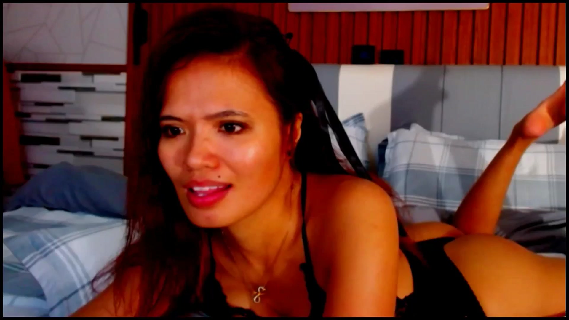 Gallery image thumbnail from SweetOne_4u's myfreecams stream on, 05/26/2025, 01:18 image 11 of 20