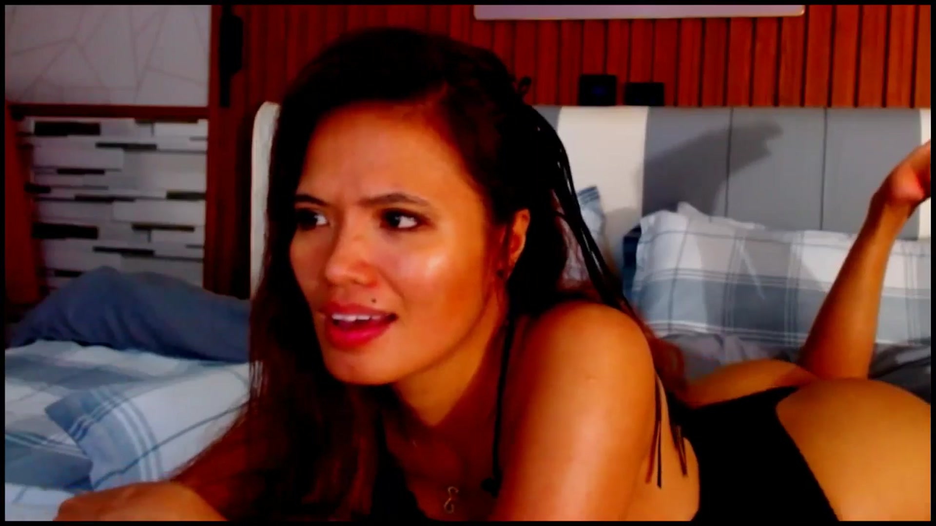 Gallery image thumbnail from SweetOne_4u's myfreecams stream on, 05/26/2025, 01:18 image 14 of 20