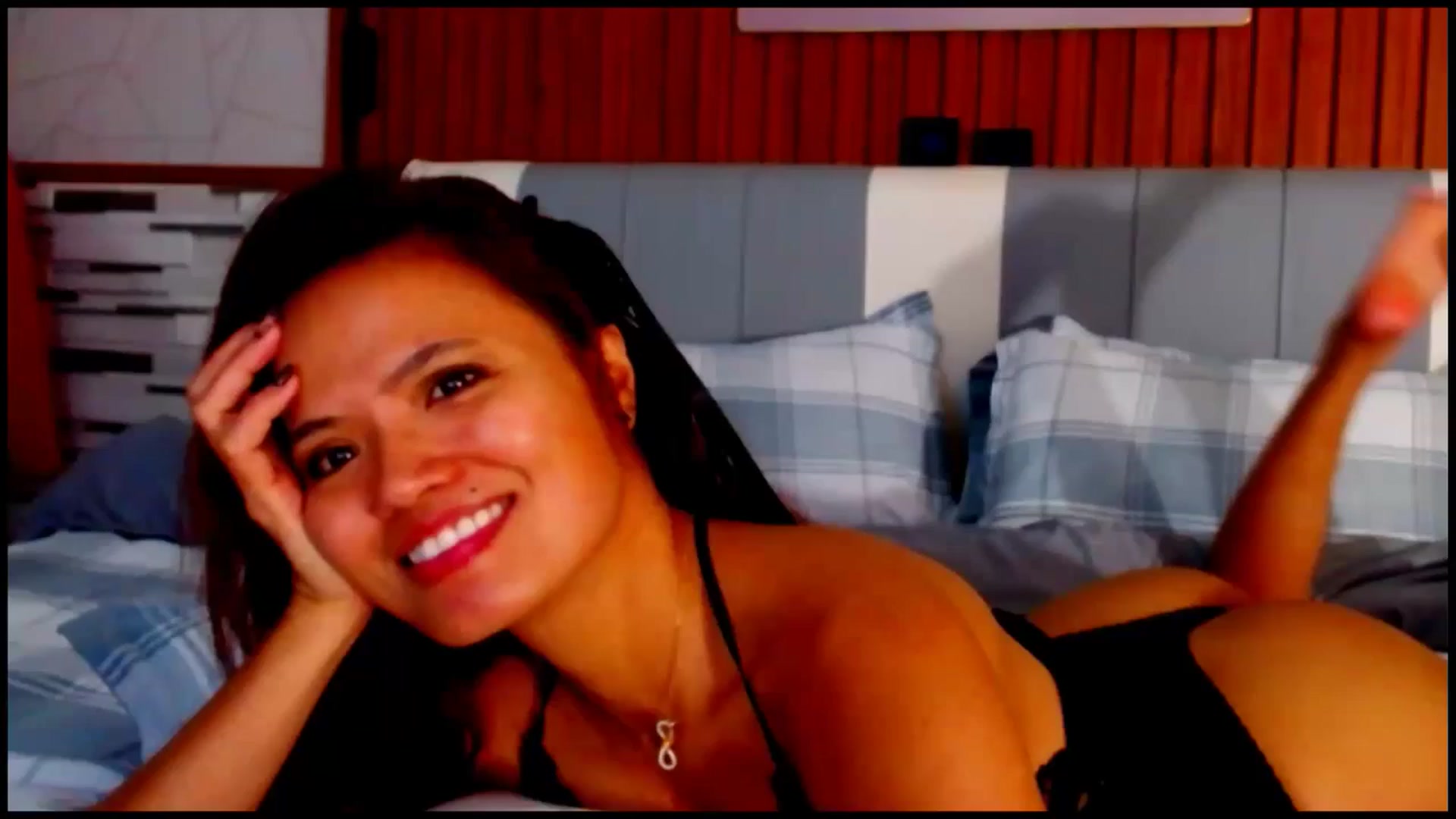 Gallery image thumbnail from SweetOne_4u's myfreecams stream on, 05/26/2025, 01:18 image 18 of 20