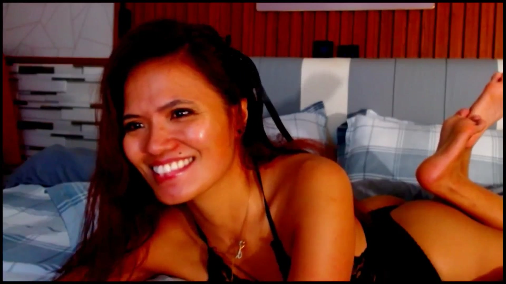Gallery image thumbnail from SweetOne_4u's myfreecams stream on, 05/26/2025, 02:40 image 6 of 20