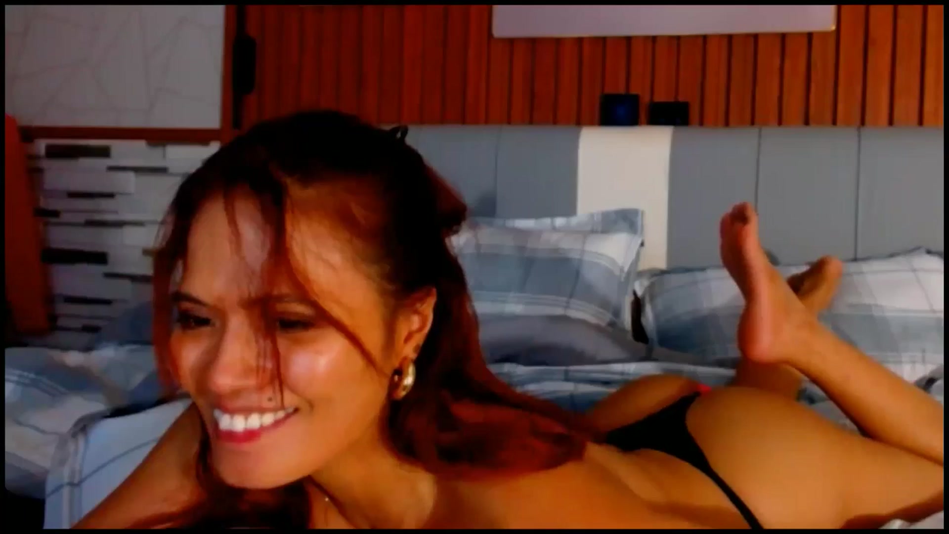 Gallery image thumbnail from SweetOne_4u's myfreecams stream on, 05/29/2025, 03:36 image 17 of 20