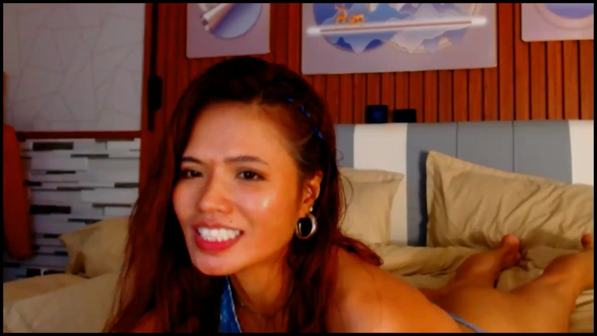 Gallery image thumbnail from SweetOne_4u's myfreecams stream on, 06/09/2025, 02:16 image 9 of 20