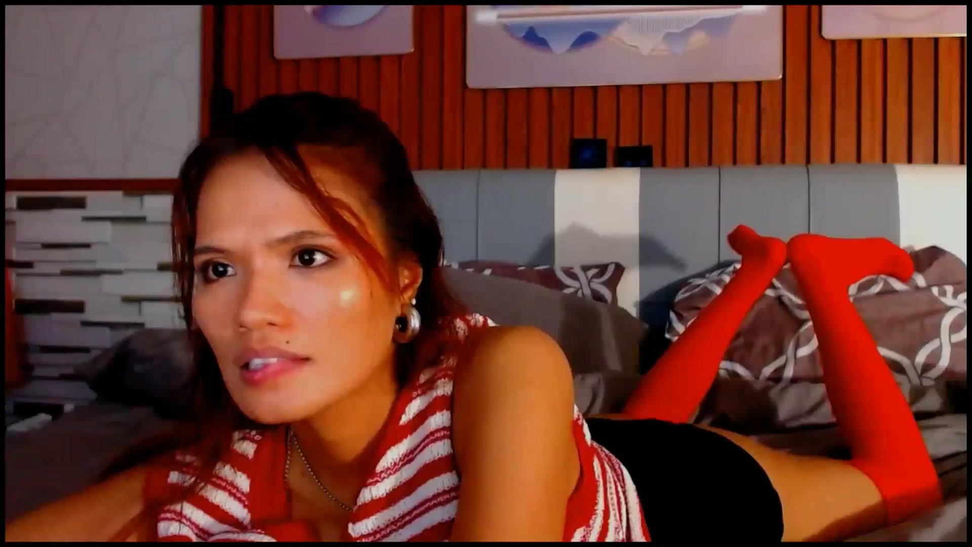 Gallery image thumbnail from SweetOne_4u's myfreecams stream on, 06/15/2025, 05:43 image 17 of 20