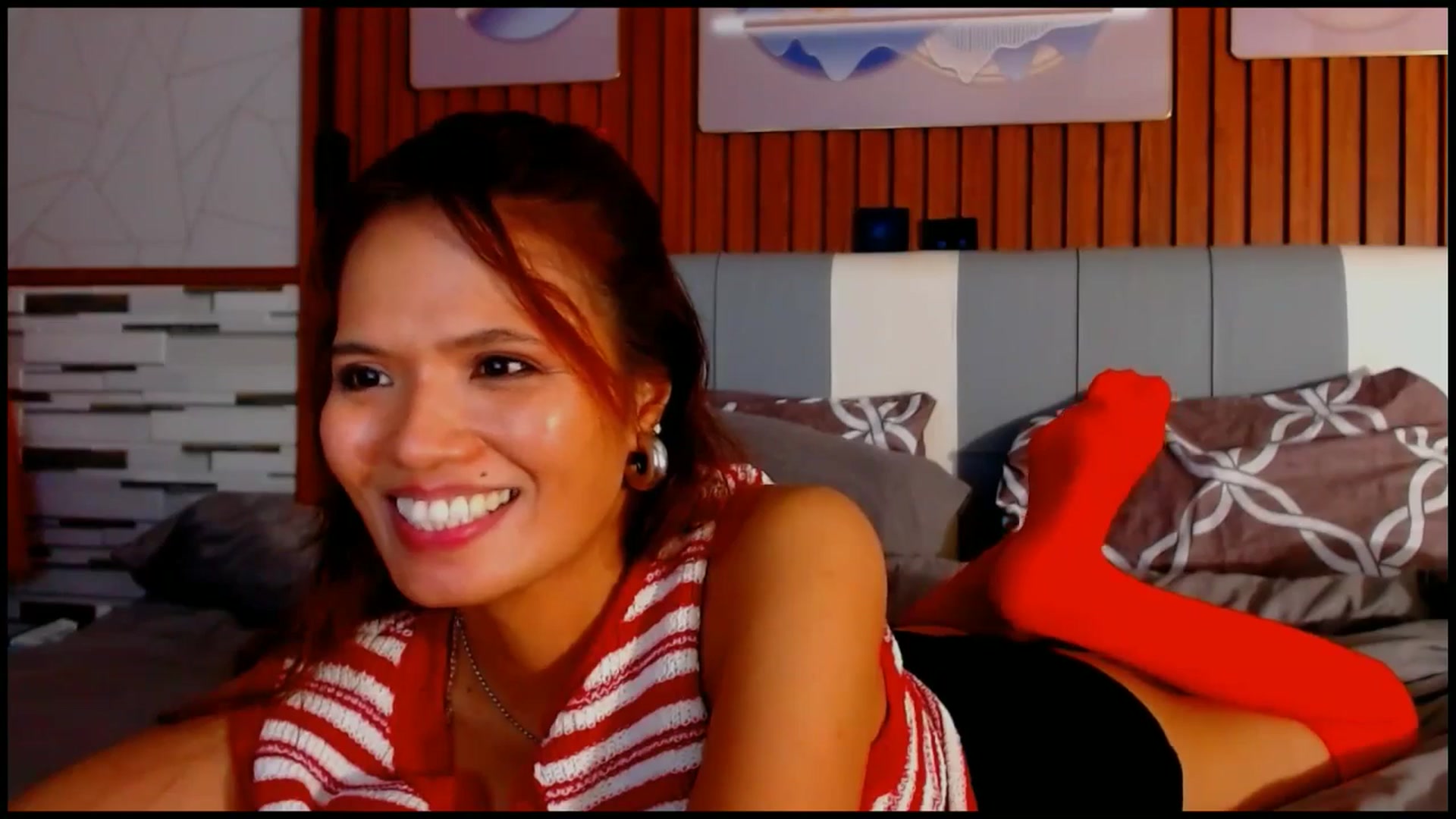 Gallery image thumbnail from SweetOne_4u's myfreecams stream on, 06/15/2025, 05:43 image 16 of 20