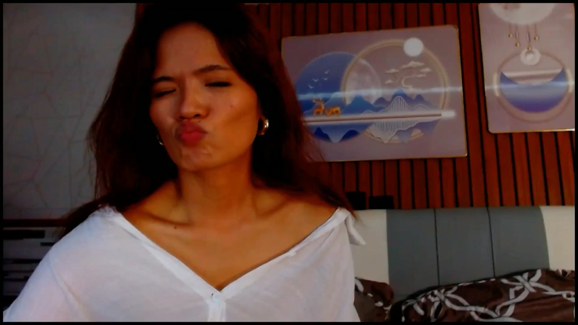 Gallery image thumbnail from SweetOne_4u's myfreecams stream on, 06/16/2025, 03:42 image 16 of 20