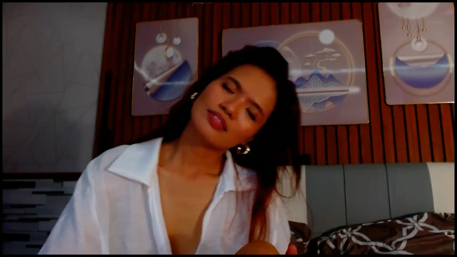 Gallery image thumbnail from SweetOne_4u's myfreecams stream on, 06/16/2025, 03:42 image 14 of 20