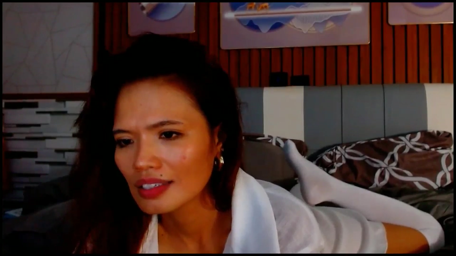 Gallery image thumbnail from SweetOne_4u's myfreecams stream on, 06/16/2025, 04:05 image 16 of 20