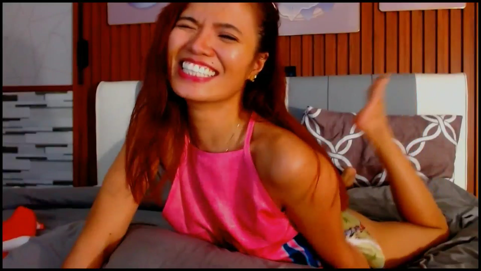 Gallery image thumbnail from SweetOne_4u's myfreecams stream on, 06/20/2025, 04:10 image 13 of 20