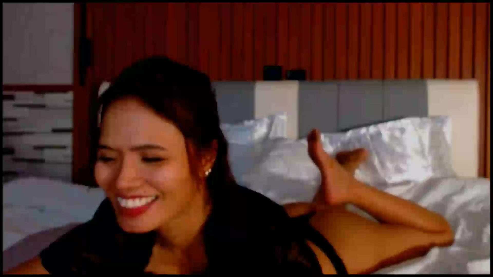 Gallery image thumbnail from SweetOne_4u's myfreecams stream on, 06/26/2025, 04:00 image 2 of 20