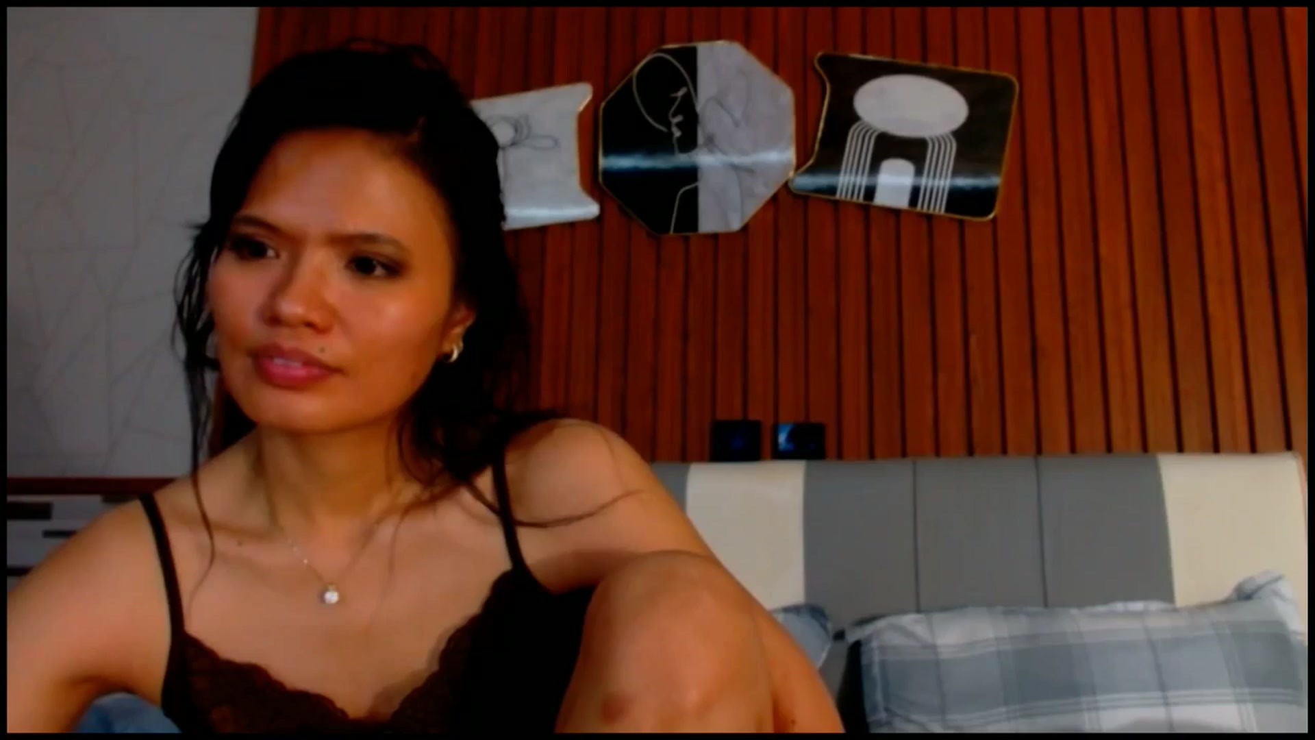Gallery image thumbnail from SweetOne_4u's myfreecams stream on, 08/06/2025, 03:55 image 1 of 20