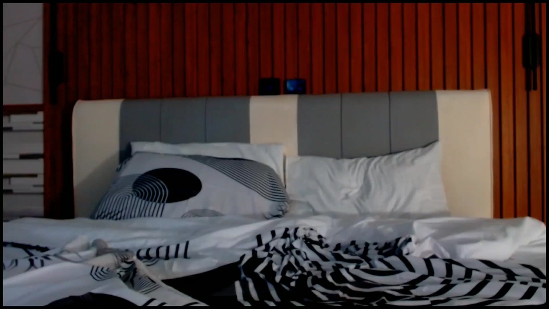 Gallery image thumbnail from SweetOne_4u's myfreecams stream on, 08/21/2025, 03:53 image 11 of 20