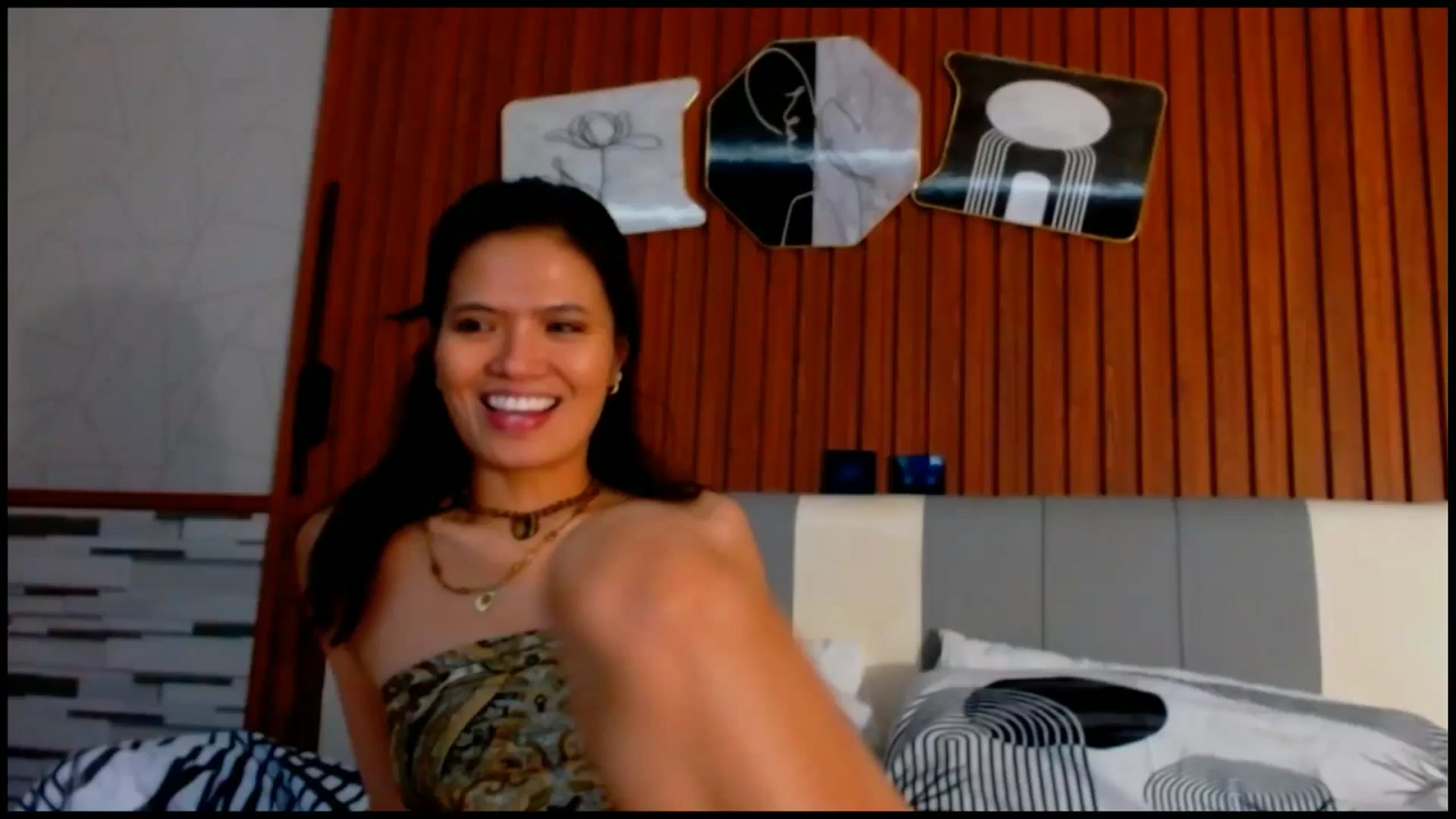 Gallery image thumbnail from SweetOne_4u's myfreecams stream on, 08/22/2025, 04:12 image 1 of 20