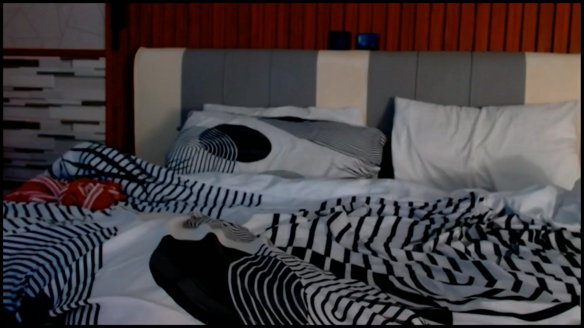Gallery image thumbnail from SweetOne_4u's myfreecams stream on, 08/29/2025, 03:23 image 1 of 20