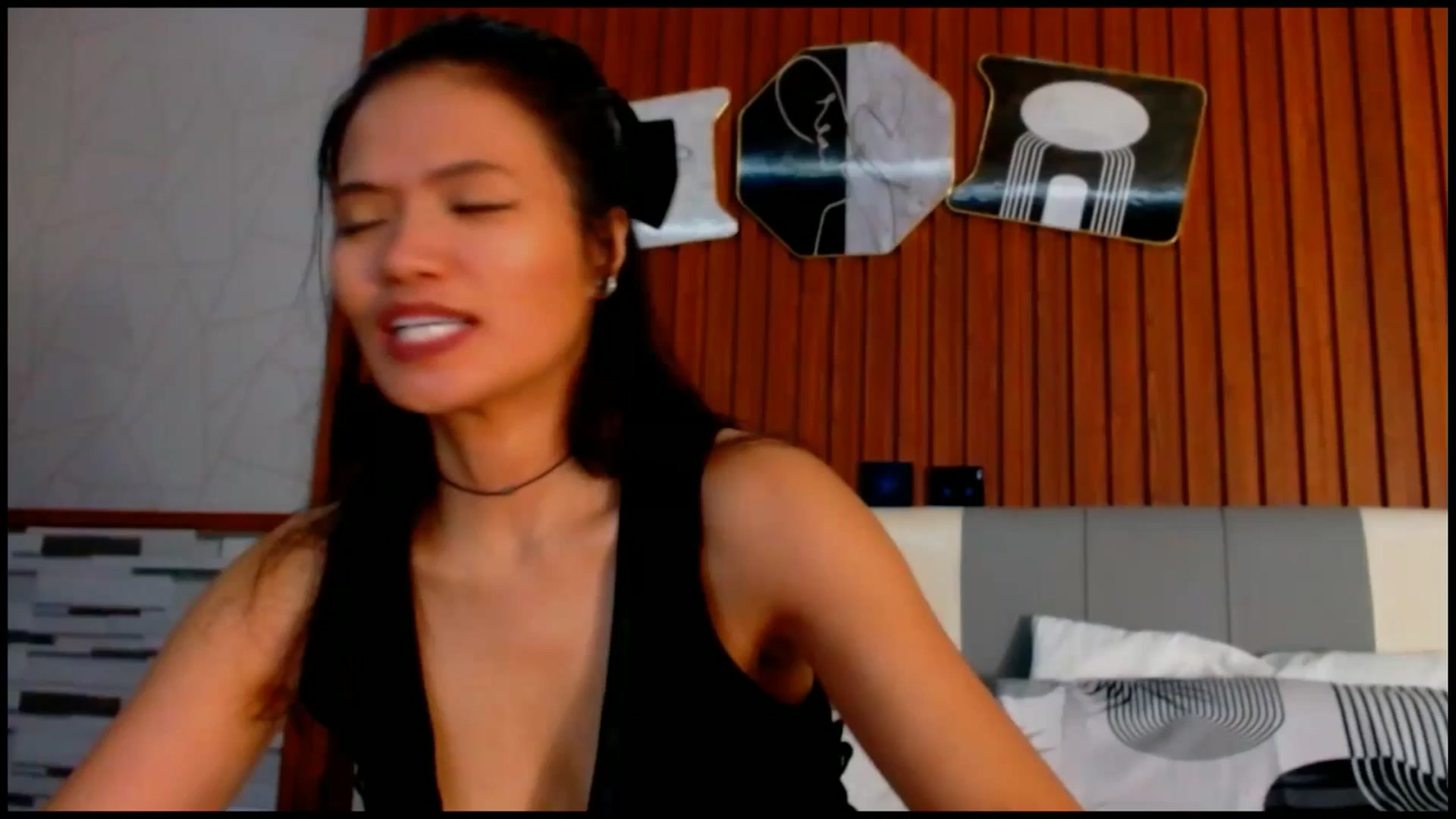 Gallery image thumbnail from SweetOne_4u's myfreecams stream on, 08/31/2025, 01:34 image 12 of 20