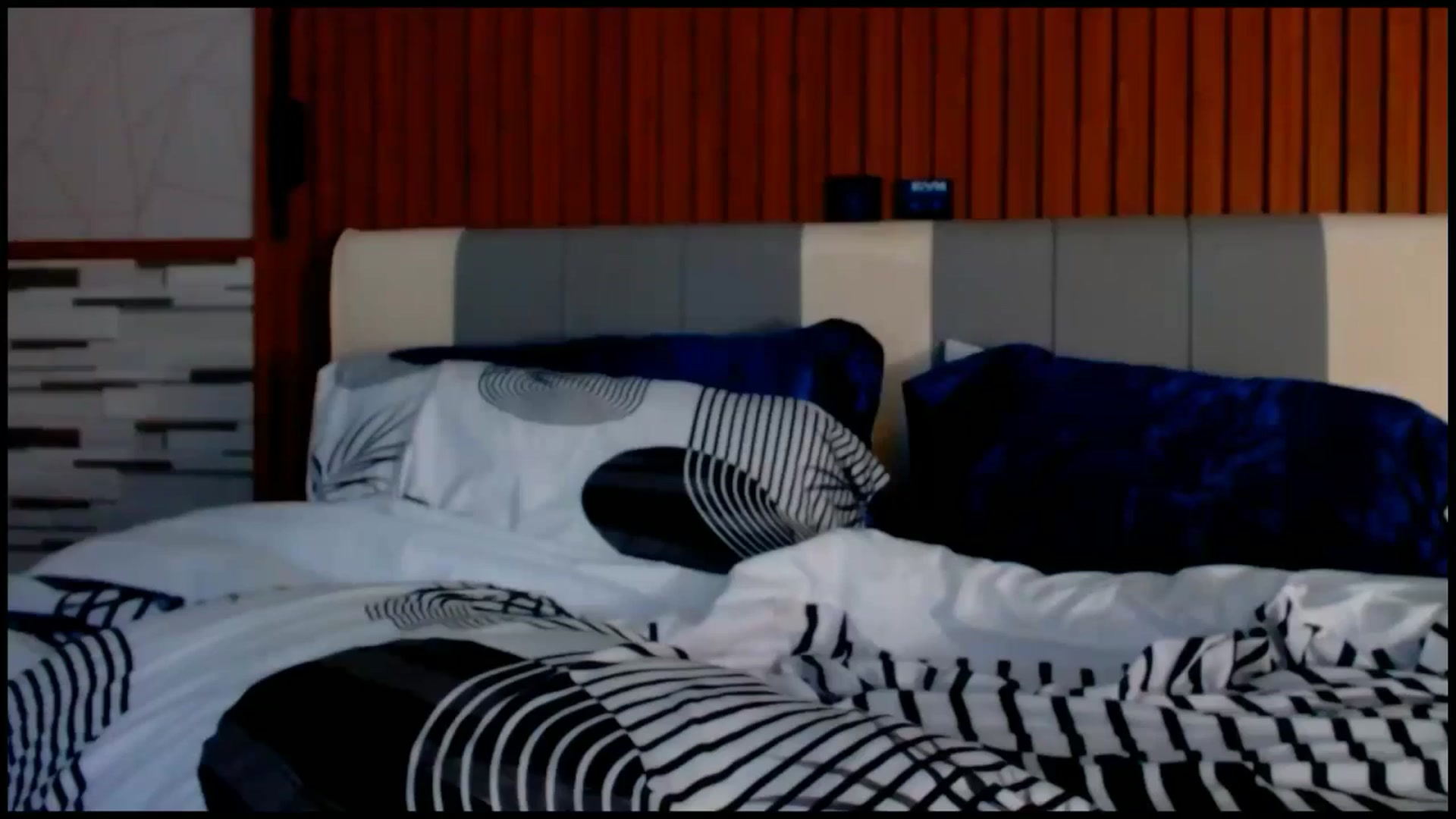 Gallery image thumbnail from SweetOne_4u's myfreecams stream on, 09/12/2025, 02:57 image 10 of 20