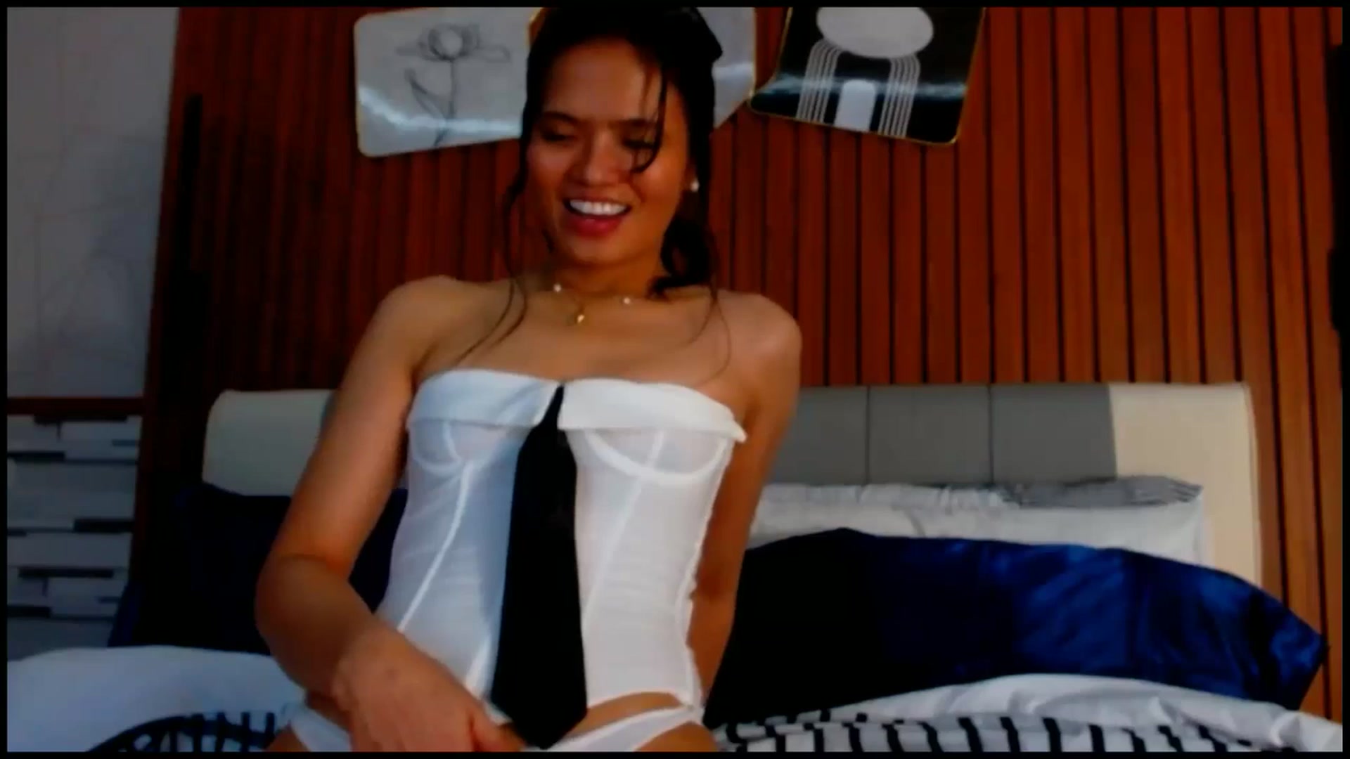 Gallery image thumbnail from SweetOne_4u's myfreecams stream on, 09/13/2025, 03:11 image 6 of 20