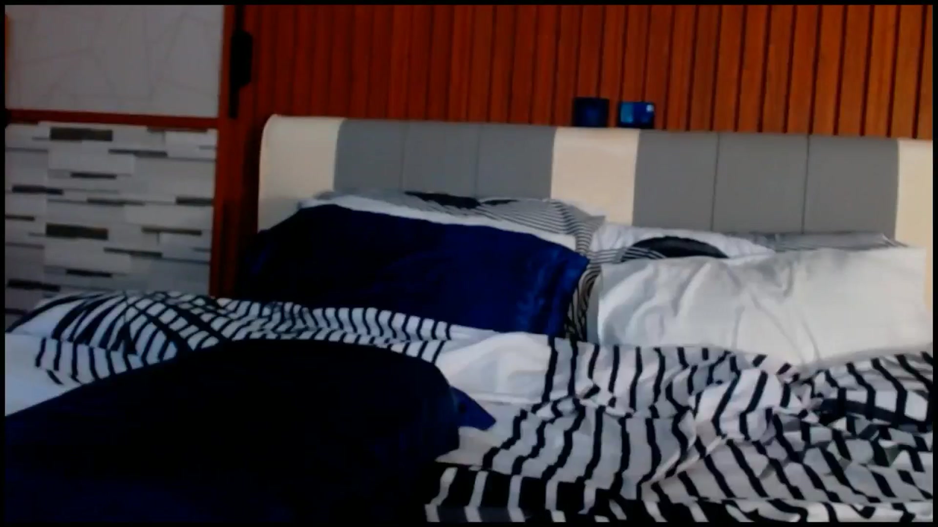 Gallery image thumbnail from SweetOne_4u's myfreecams stream on, 09/15/2025, 03:12 image 17 of 20