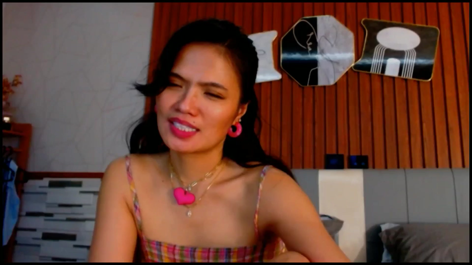 Gallery image thumbnail from SweetOne_4u's myfreecams stream on, 09/30/2025, 03:24 image 19 of 20