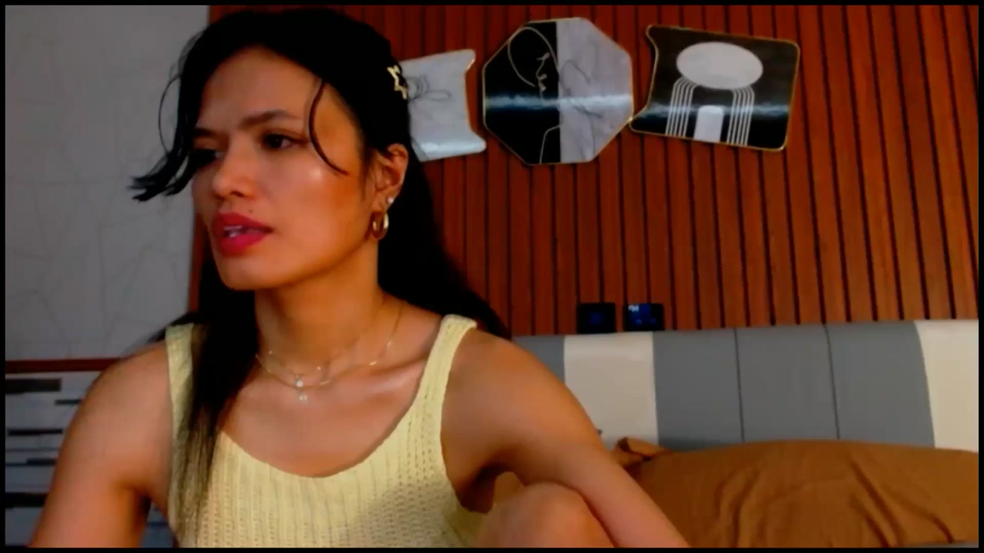 Gallery image thumbnail from SweetOne_4u's myfreecams stream on, 10/01/2025, 02:44 image 4 of 20
