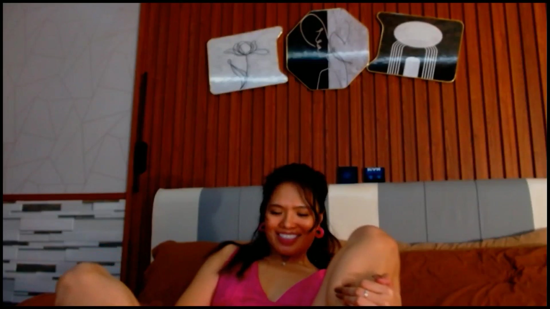Gallery image thumbnail from SweetOne_4u's myfreecams stream on, 10/05/2025, 02:47 image 14 of 20