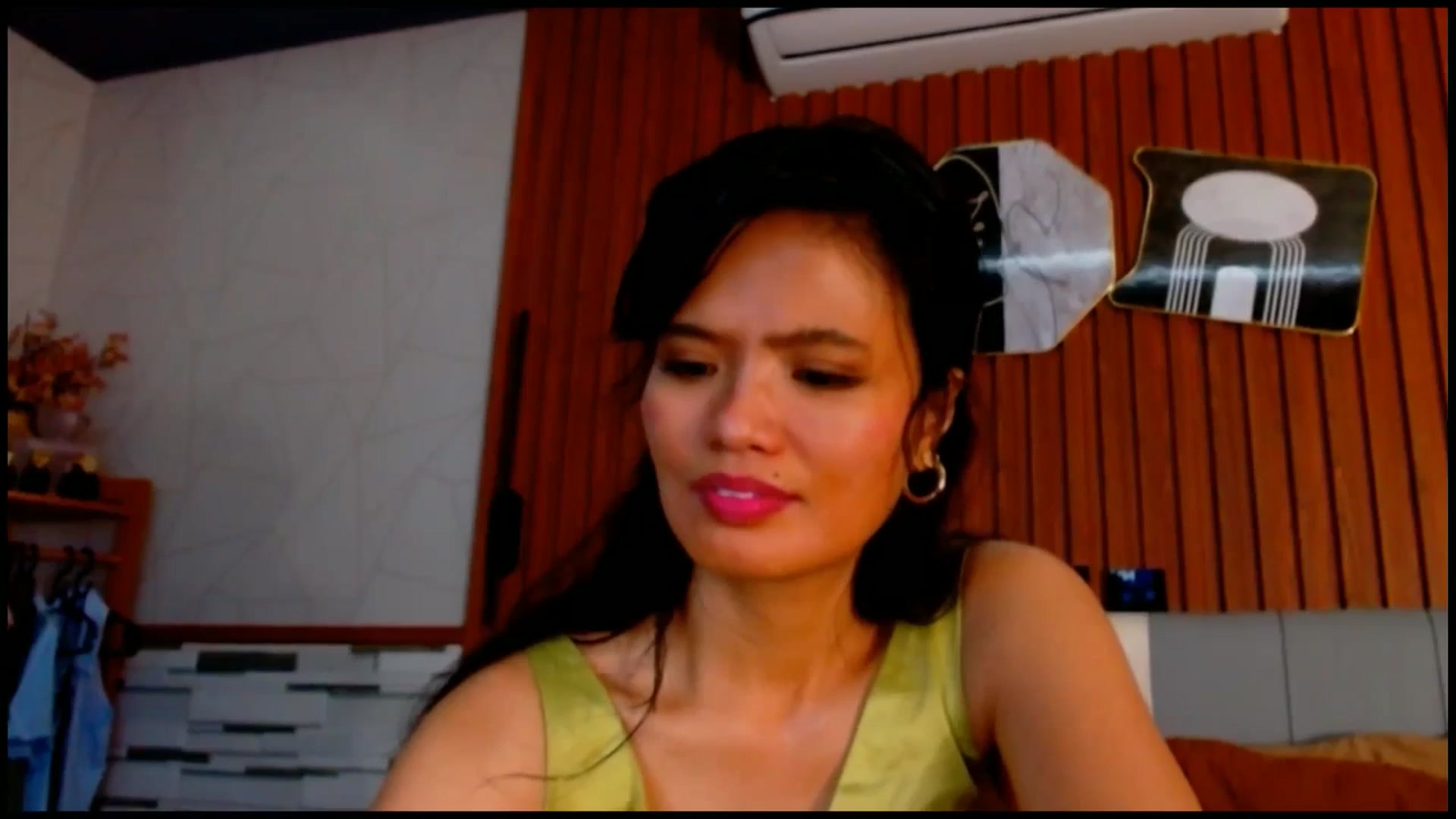 Gallery image thumbnail from SweetOne_4u's myfreecams stream on, 10/09/2025, 02:54 image 10 of 20