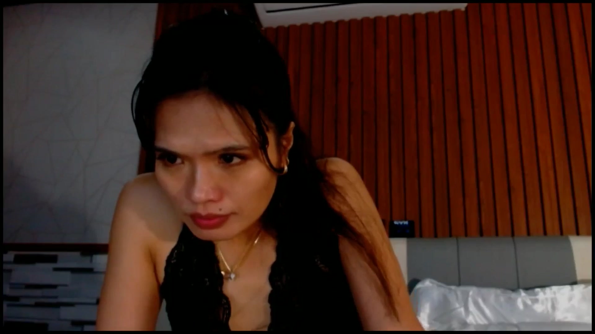 Gallery image thumbnail from SweetOne_4u's myfreecams stream on, 10/18/2025, 03:22 image 19 of 20