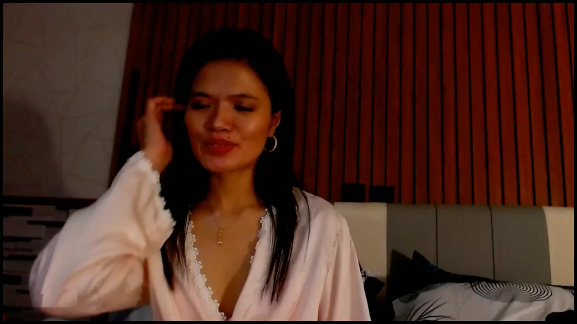 Gallery image thumbnail from SweetOne_4u's myfreecams stream on, 11/18/2025, 02:22 image 18 of 20