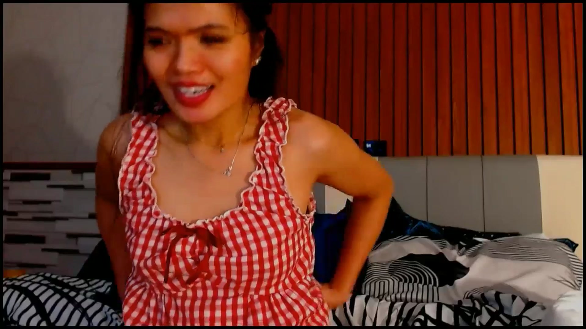Gallery image thumbnail from SweetOne_4u's myfreecams stream on, 11/23/2025, 03:57 image 16 of 20