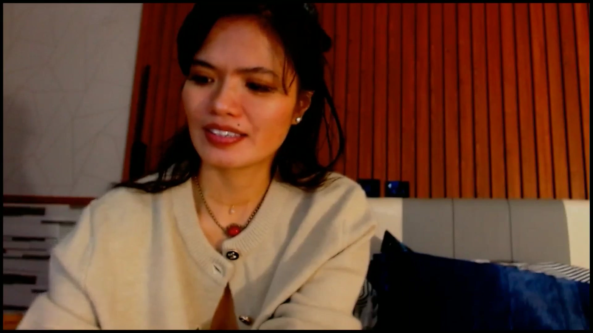 Gallery image thumbnail from SweetOne_4u's myfreecams stream on, 11/24/2025, 03:56 image 10 of 20