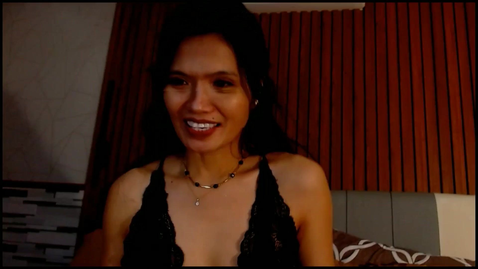 Gallery image thumbnail from SweetOne_4u's myfreecams stream on, 12/06/2025, 03:43 image 1 of 20