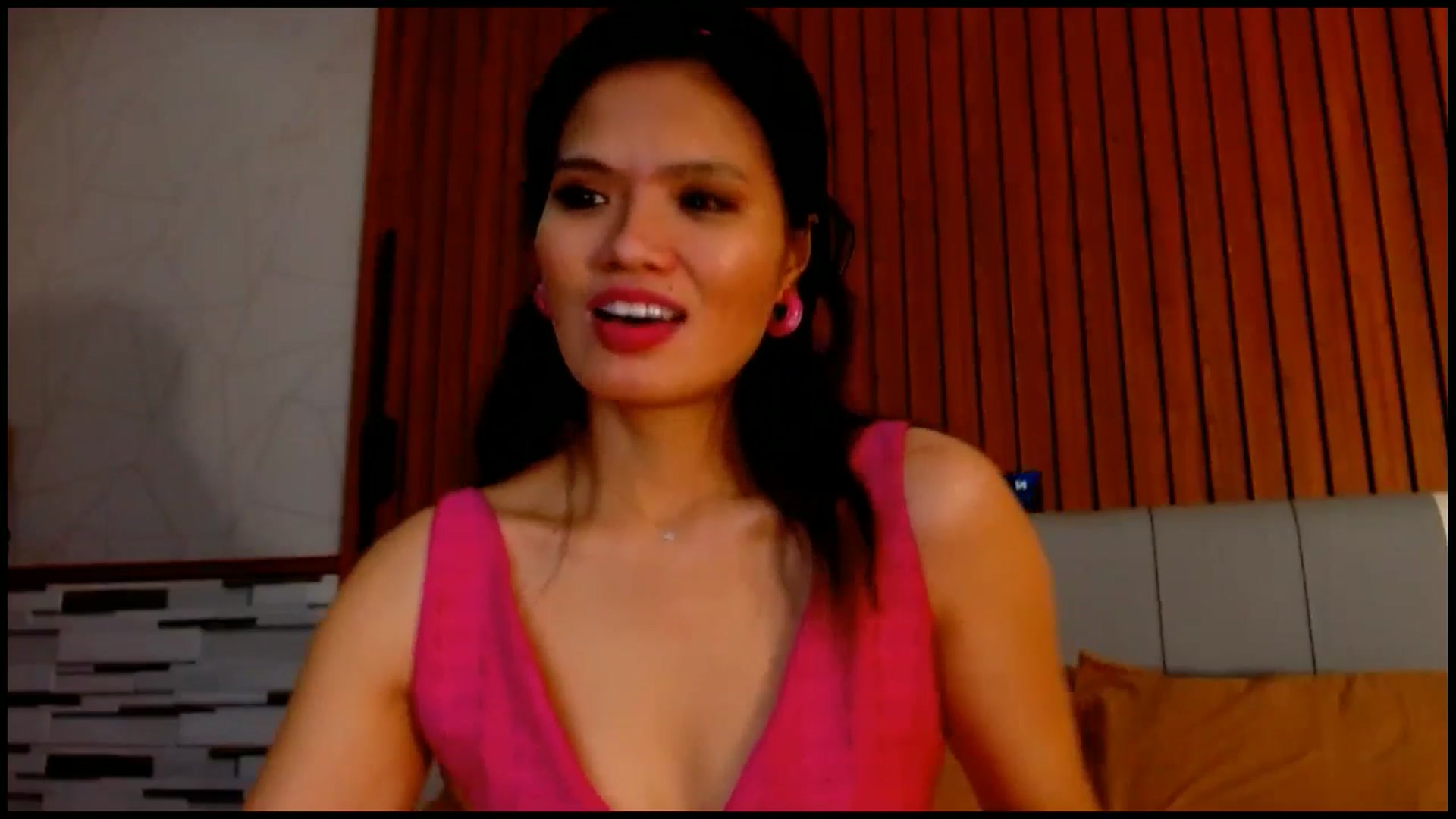 Gallery image thumbnail from SweetOne_4u's myfreecams stream on, 12/07/2025, 03:18 image 10 of 20