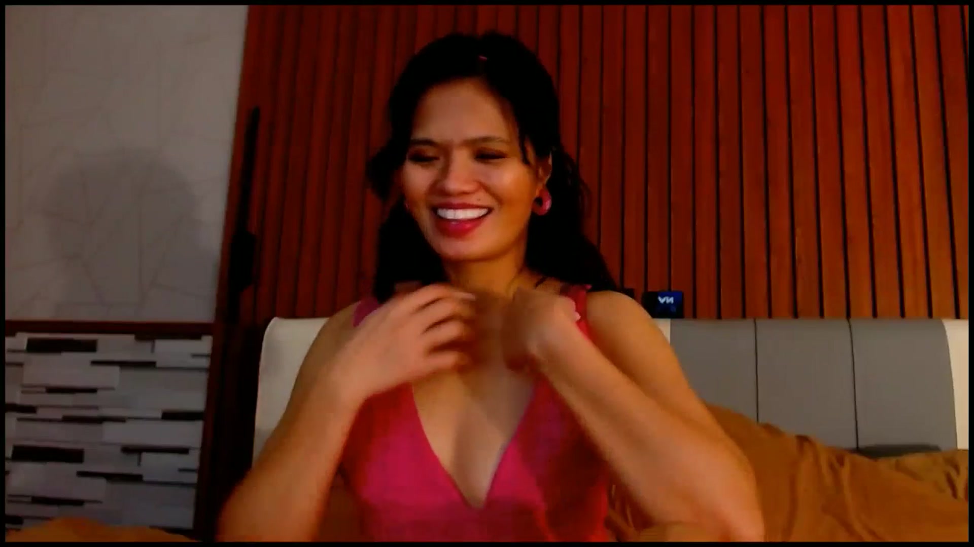 Gallery image thumbnail from SweetOne_4u's myfreecams stream on, 12/07/2025, 03:18 image 17 of 20