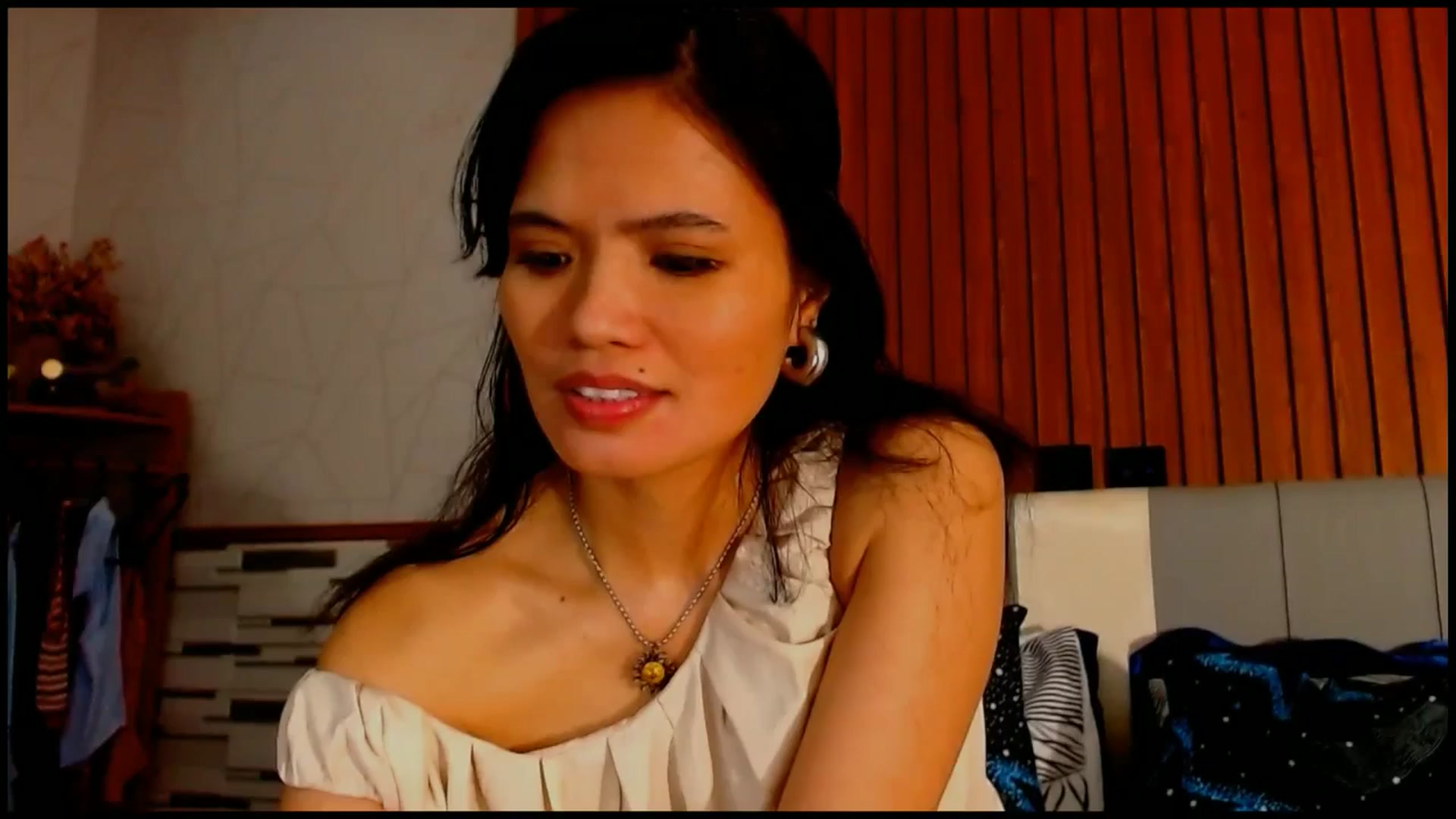Gallery image thumbnail from SweetOne_4u's myfreecams stream on, 12/28/2025, 04:02 image 1 of 20