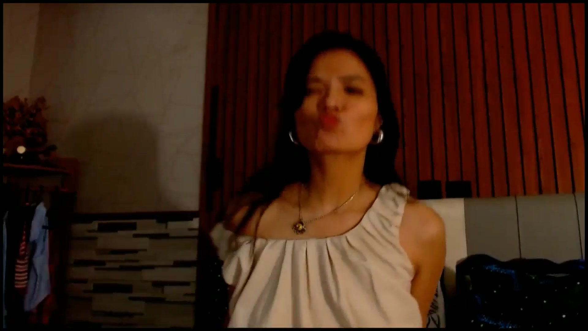 Gallery image thumbnail from SweetOne_4u's myfreecams stream on, 12/28/2025, 04:02 image 3 of 20