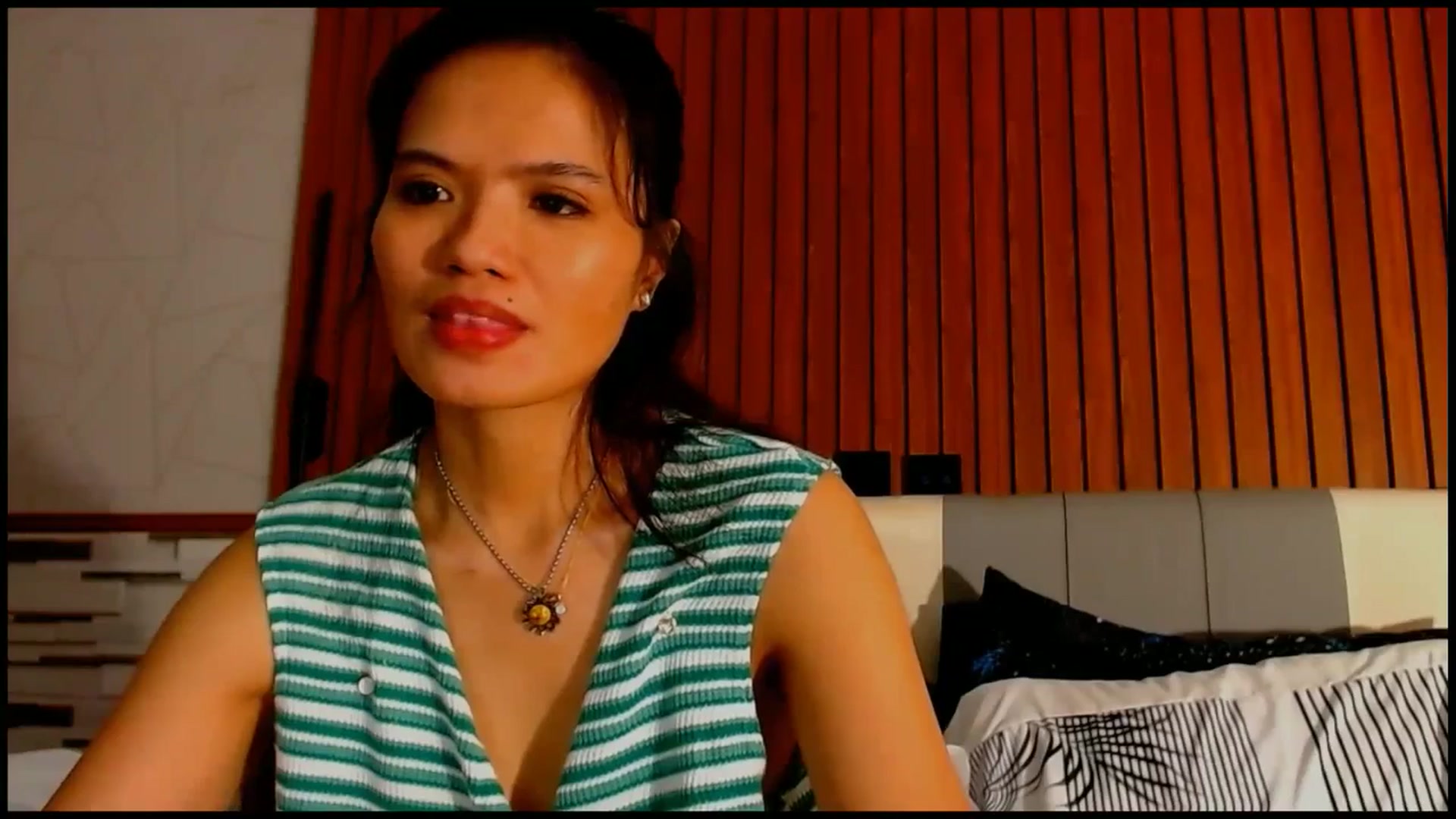 Gallery image thumbnail from SweetOne_4u's myfreecams stream on, 12/31/2025, 04:03 image 2 of 20