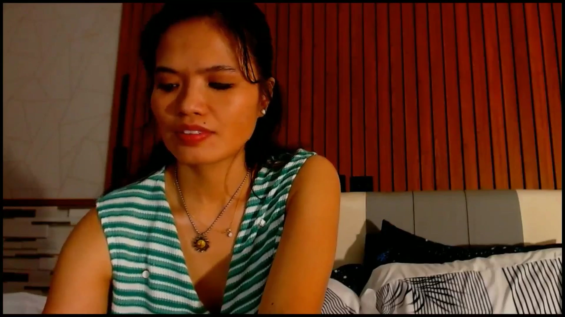 Gallery image thumbnail from SweetOne_4u's myfreecams stream on, 12/31/2025, 04:03 image 3 of 20