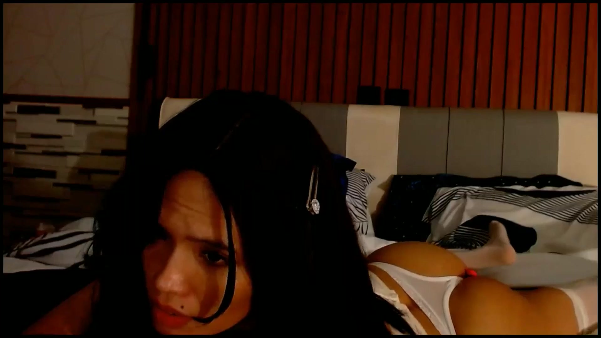 Gallery image thumbnail from SweetOne_4u's myfreecams stream on, 01/12/2026, 04:19 image 17 of 20
