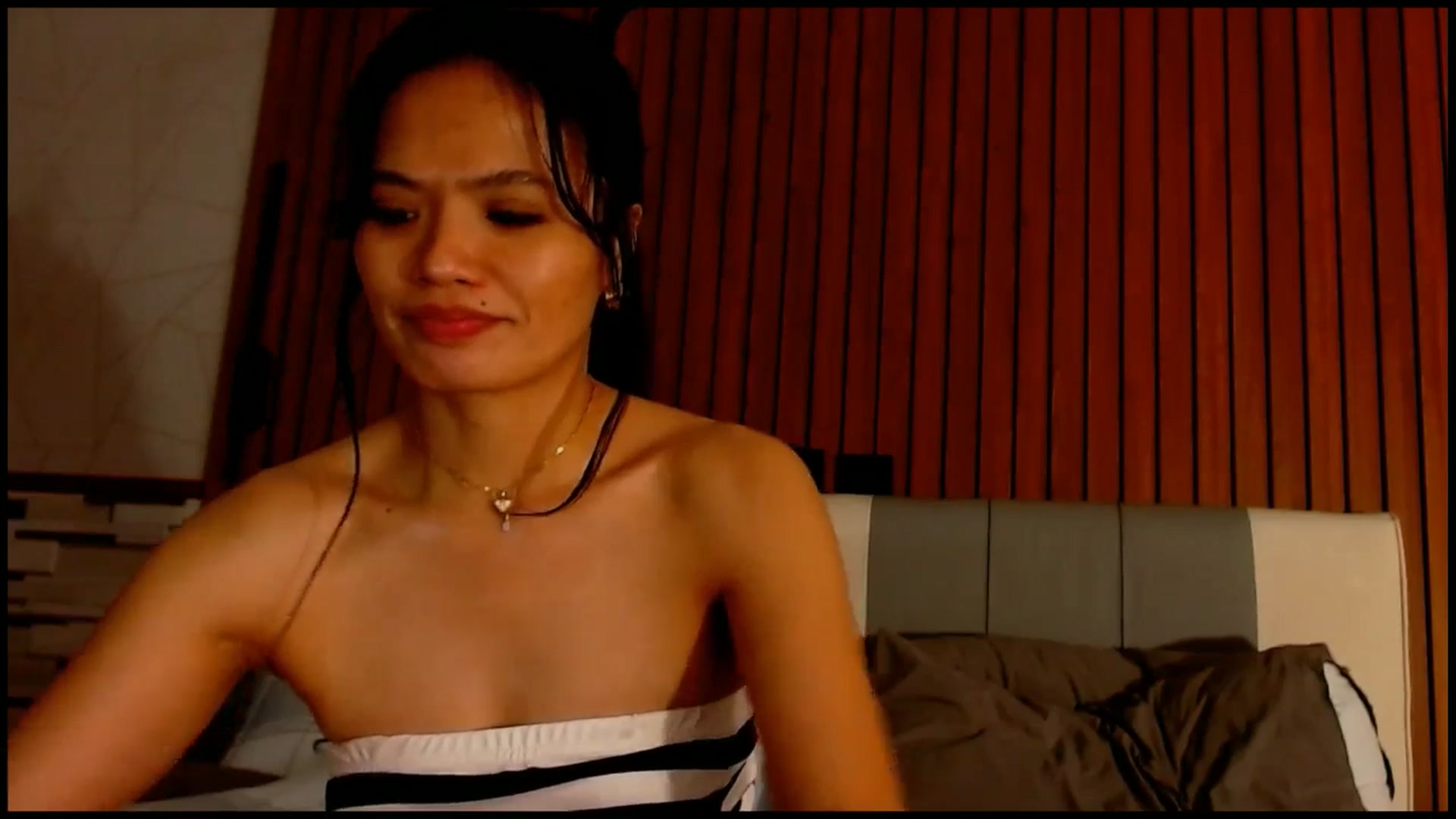 Gallery image thumbnail from SweetOne_4u's myfreecams stream on, 01/22/2026, 03:46 image 2 of 20