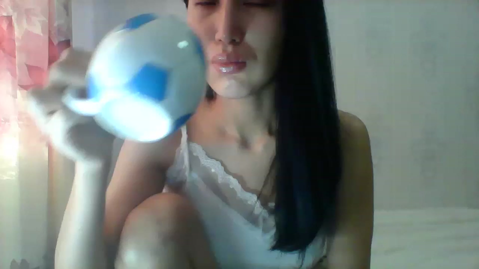 Gallery image thumbnail from SweetRo0mance's myfreecams stream on, 12/25/2022, 05:00 image 5 of 20