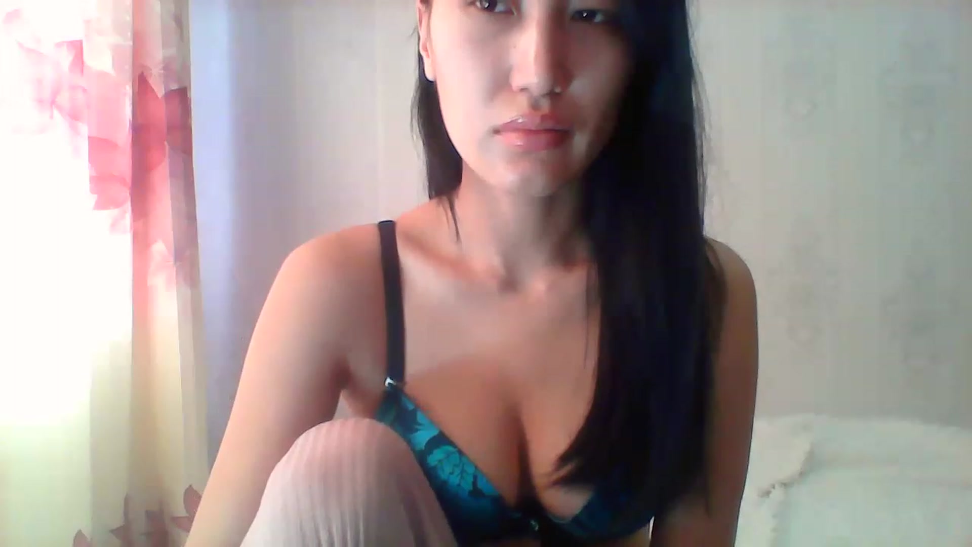 Gallery image thumbnail from SweetRo0mance's myfreecams stream on, 01/05/2023, 05:50 image 12 of 20