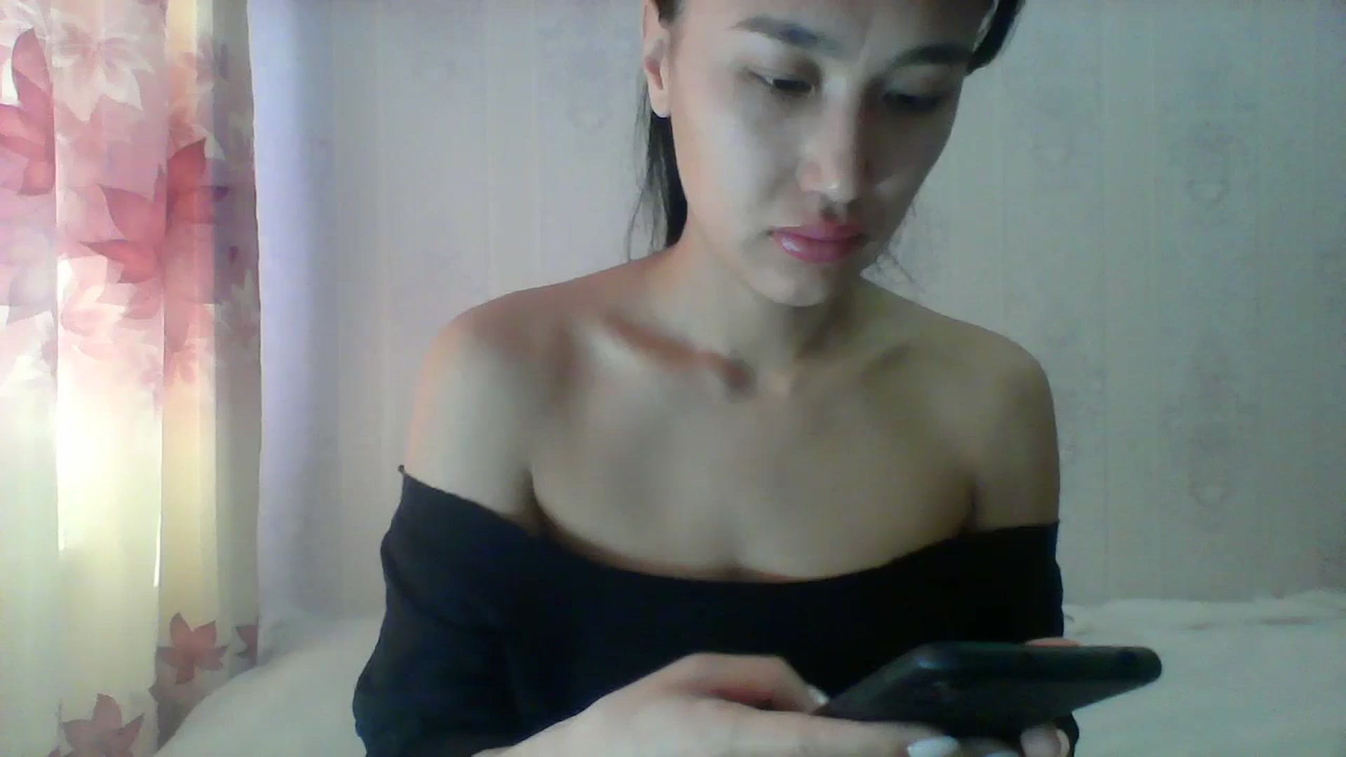 Gallery image thumbnail from SweetRo0mance's myfreecams stream on, 03/25/2024, 04:41 image 10 of 20