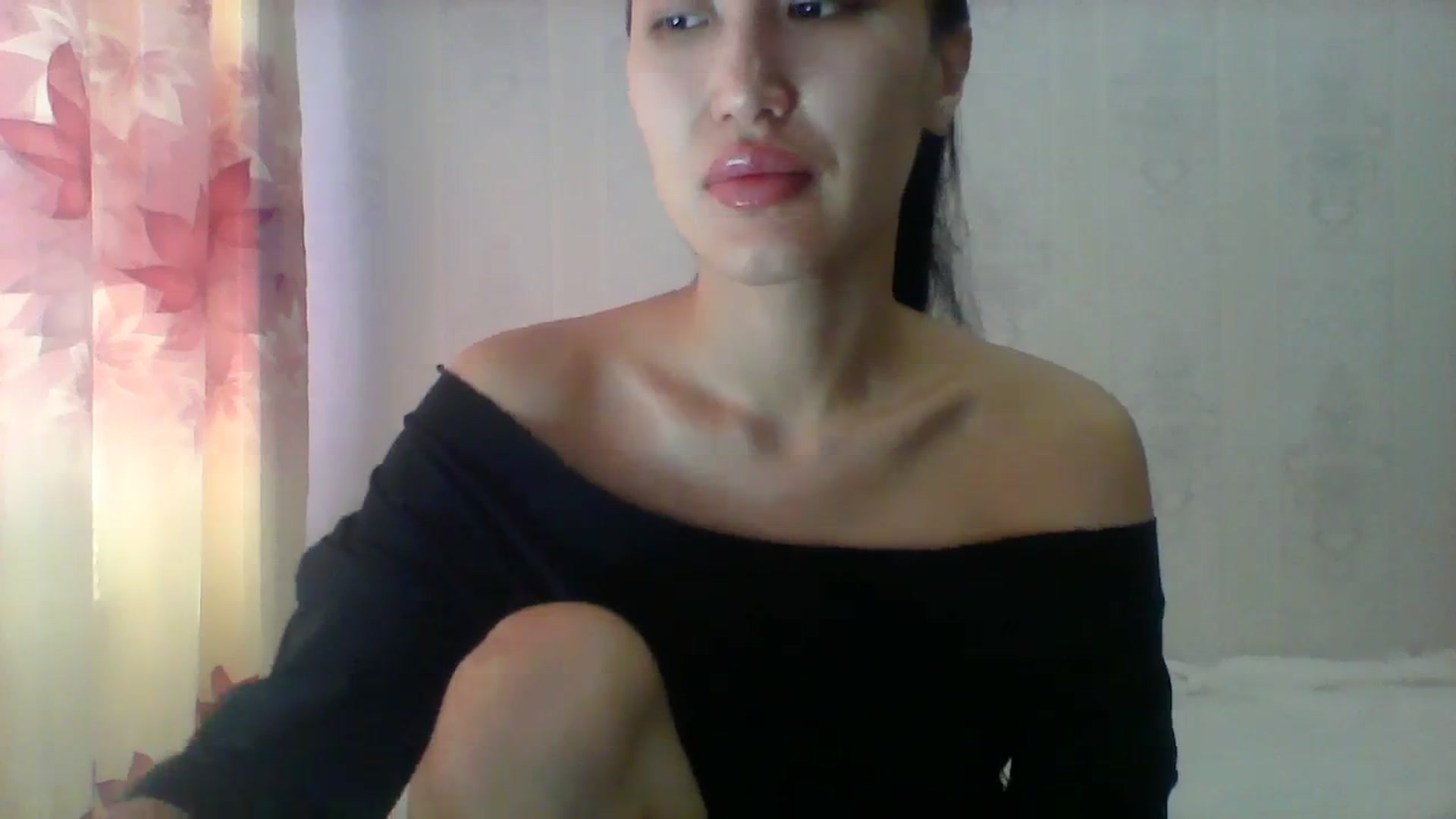 Gallery image thumbnail from SweetRo0mance's myfreecams stream on, 03/25/2024, 04:41 image 2 of 20