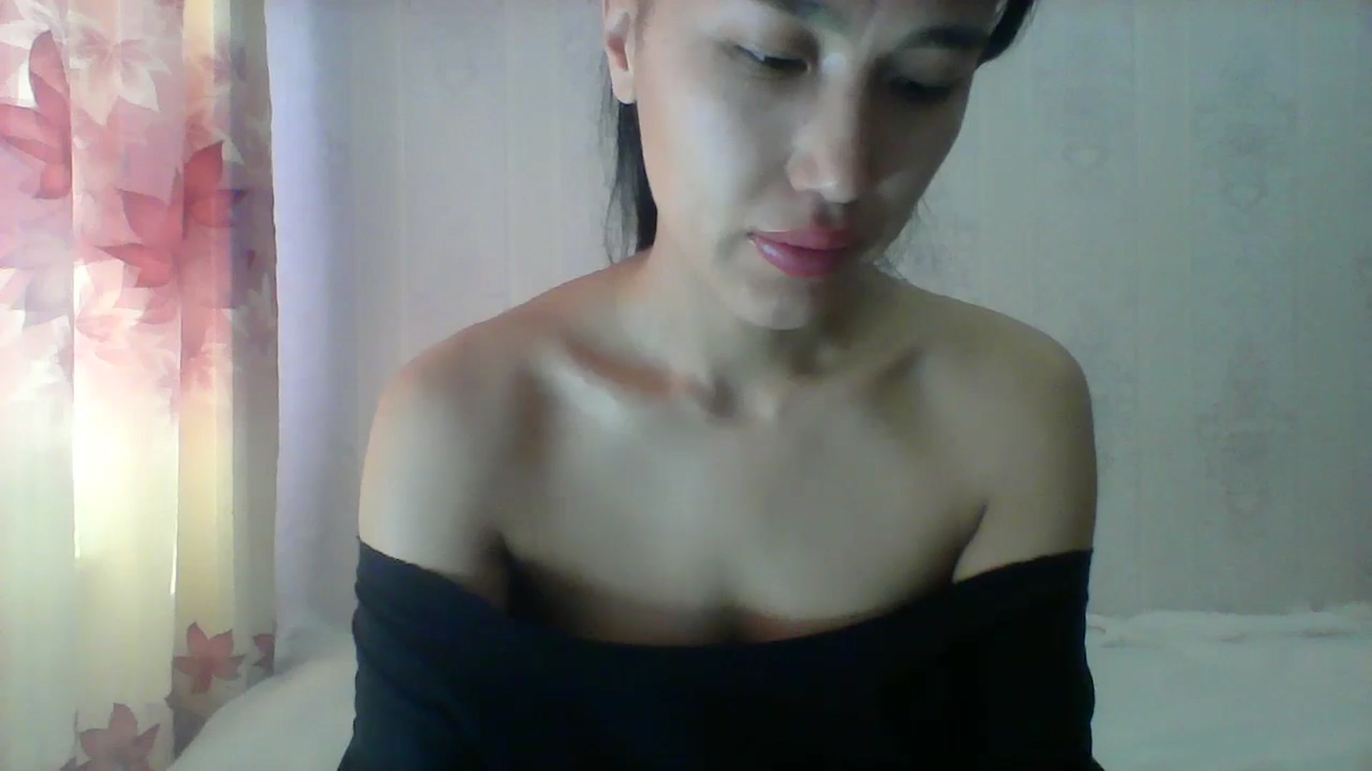 Gallery image thumbnail from SweetRo0mance's myfreecams stream on, 03/25/2024, 04:41 image 9 of 20