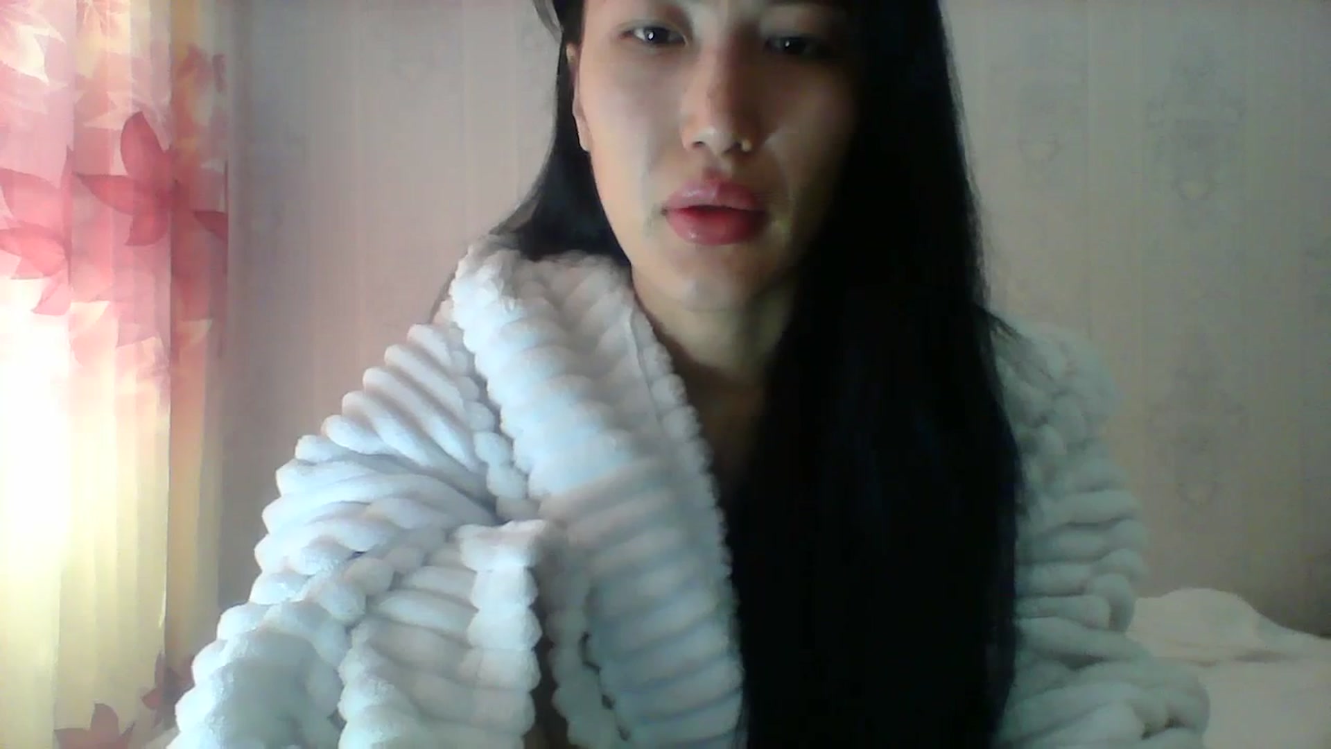 Gallery image thumbnail from SweetRo0mance's myfreecams stream on, 04/08/2024, 05:05 image 3 of 20