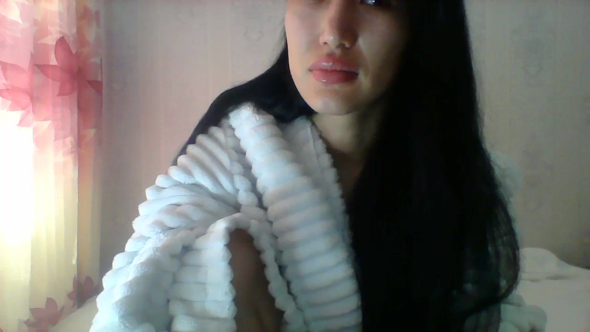 Gallery image thumbnail from SweetRo0mance's myfreecams stream on, 04/08/2024, 05:05 image 10 of 20