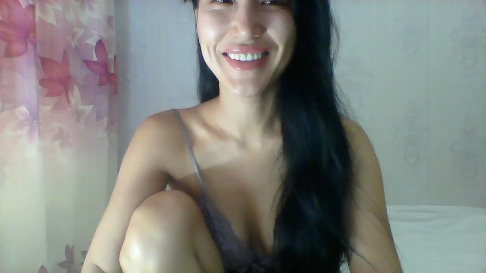 Gallery image thumbnail from SweetRo0mance's myfreecams stream on, 05/20/2024, 05:03 image 10 of 20
