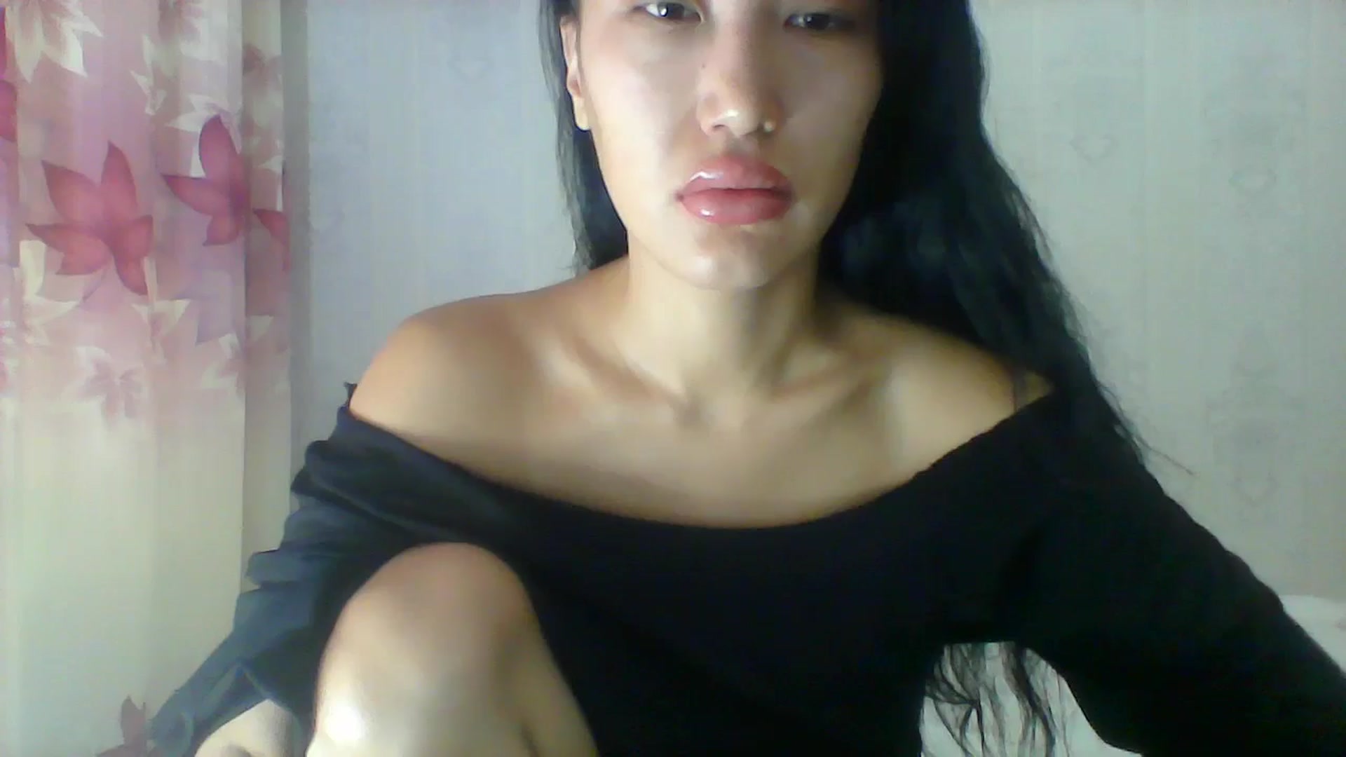 Gallery image thumbnail from SweetRo0mance's myfreecams stream on, 06/18/2024, 04:38 image 3 of 20