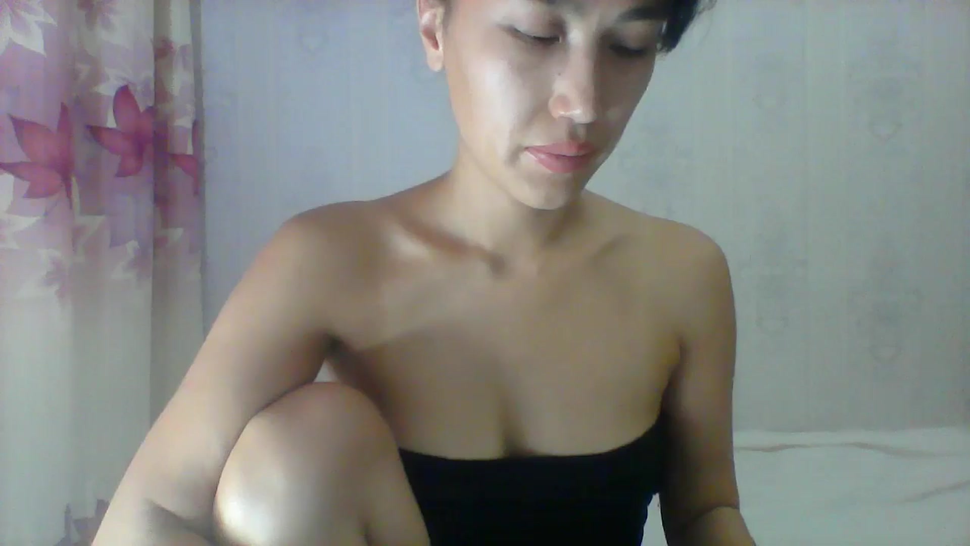 Gallery image thumbnail from SweetRo0mance's myfreecams stream on, 06/24/2024, 05:05 image 7 of 20
