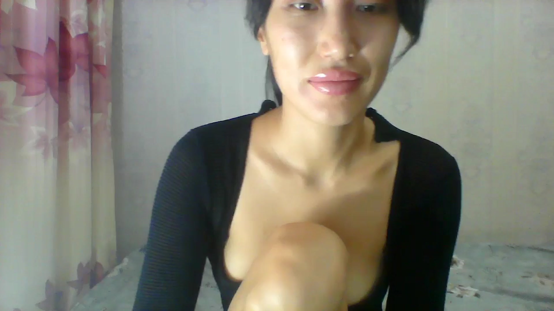 Gallery image thumbnail from SweetRo0mance's myfreecams stream on, 08/21/2024, 13:41 image 12 of 20