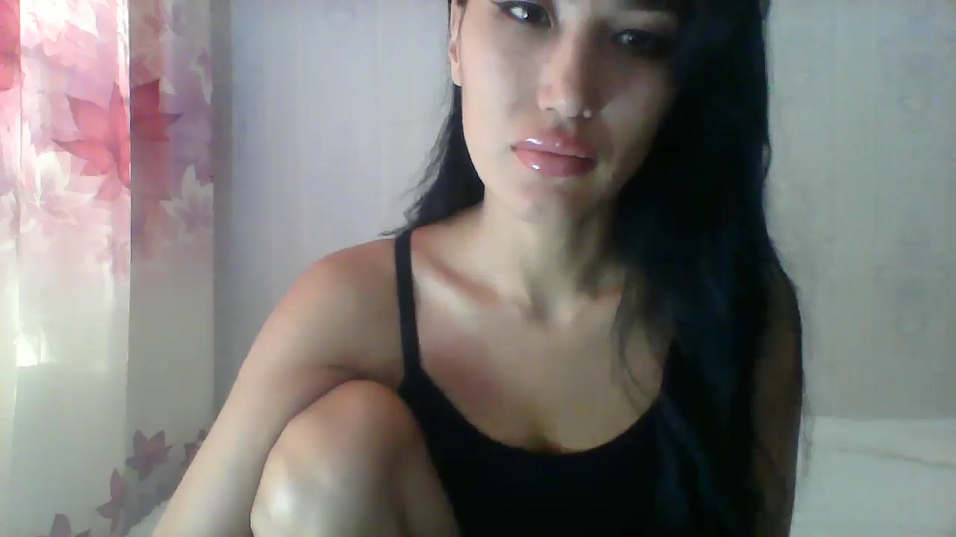 Gallery image thumbnail from SweetRo0mance's myfreecams stream on, 10/21/2024, 04:50 image 10 of 20